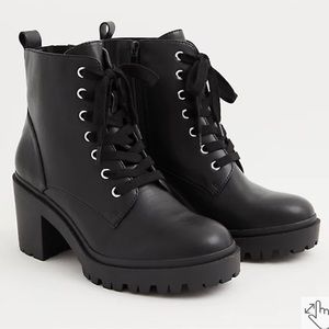 Torrid - CHUNKY LACE-UP HIKER BOOTIE - size 8.5 wide
